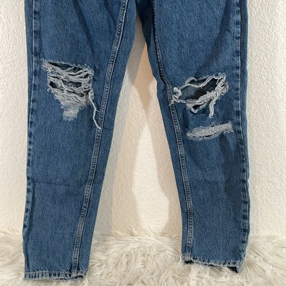 BDG Mom High Rise Distressed Denim Jeans Size 26 - Picture 4 of 9
